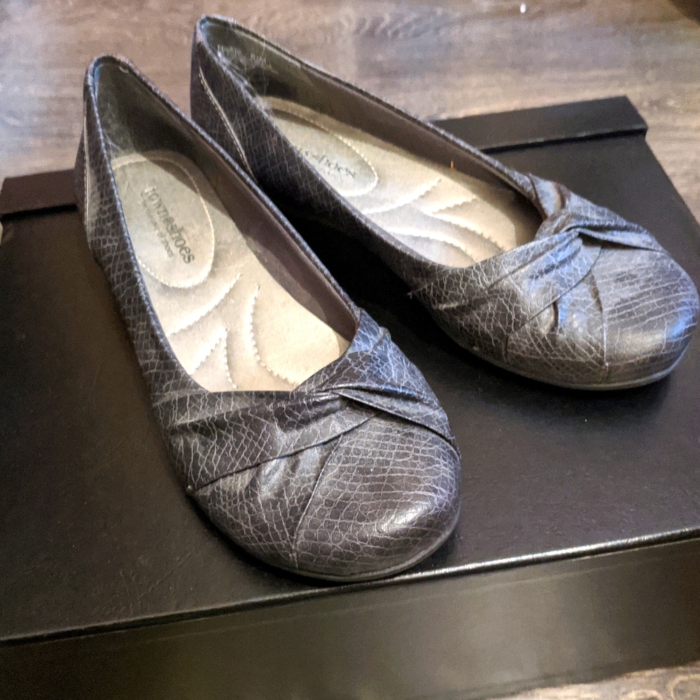 Flats - Picture 1 of 2